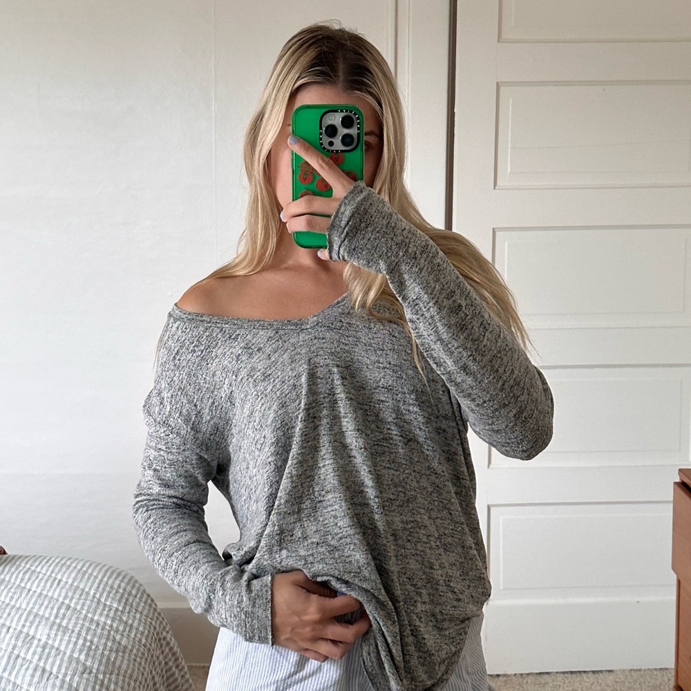 Cozy gray v-neck long sleeve